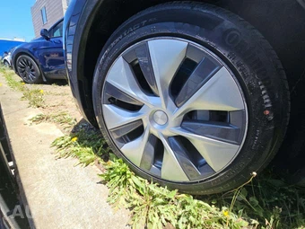 2023 Tesla Model Y Long Range - miniatura 23