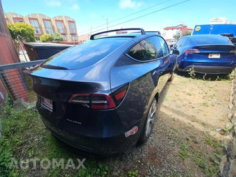 2023 Tesla Model Y Long Range - miniatura 3