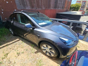 2023 Tesla Model Y Long Range - miniatura 4