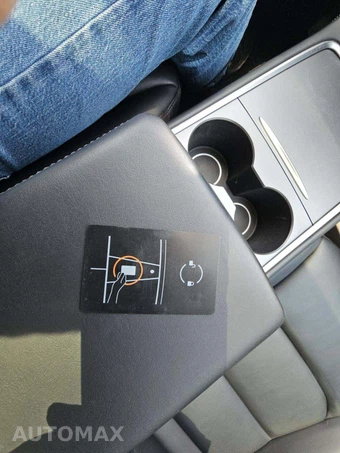 2023 Tesla Model Y Long Range - miniatura 8