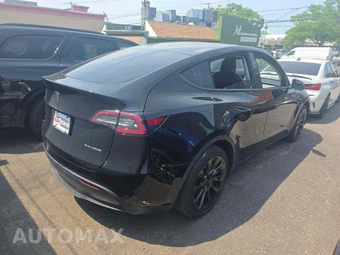 2023 Tesla Model Y Long Range - miniatura 3