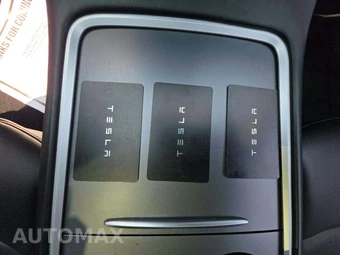 2023 Tesla Model Y Long Range - miniatura 8