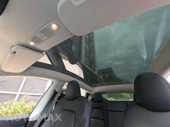 2023 Tesla Model Y Long Range - miniatura 11