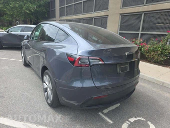 2023 Tesla Model Y Long Range - miniatura 2
