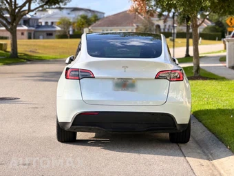 2023 Tesla Model Y Long Range - miniatura 3