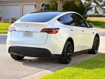 2023 Tesla Model Y Long Range - miniatura 4