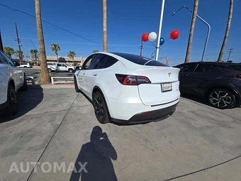 2023 Tesla Model Y Long Range - miniatura 2