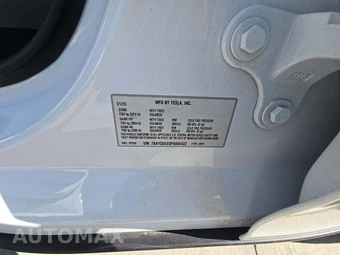 2023 Tesla Model Y Long Range - miniatura 5