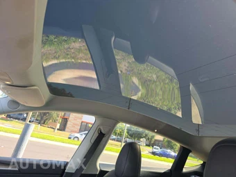 2023 Tesla Model Y Long Range - miniatura 11