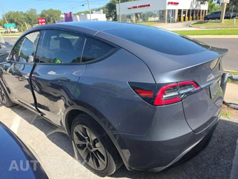 2023 Tesla Model Y Long Range - miniatura 2