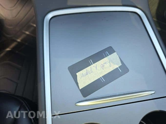 2023 Tesla Model Y Long Range - miniatura 8
