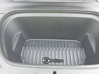 2023 Tesla Model Y Long Range - miniatura 15