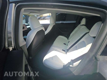 2023 Tesla Model Y Long Range - miniatura 13