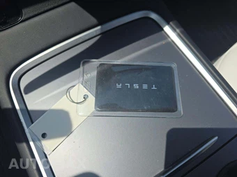 2023 Tesla Model Y Long Range - miniatura 8