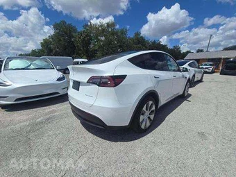 2023 Tesla Model Y Long Range - miniatura 3
