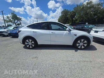 2023 Tesla Model Y Long Range - miniatura 4