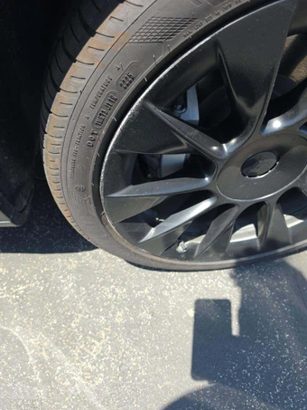 2023 Tesla Model Y Long Range - miniatura 21