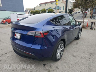 2023 Tesla Model Y Long Range - miniatura 3