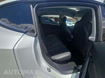 2023 Tesla Model Y Long Range - miniatura 16