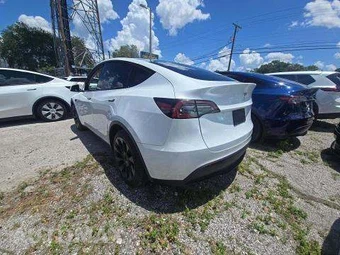 2023 Tesla Model Y Long Range - miniatura 2