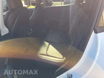 2023 Tesla Model Y Long Range - miniatura 13