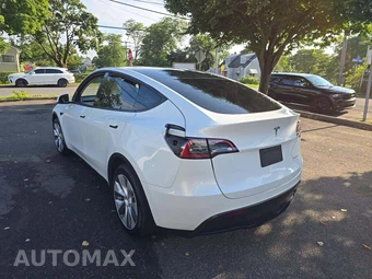 2023 Tesla Model Y Long Range - miniatura 2