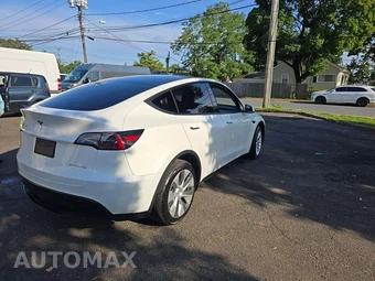 2023 Tesla Model Y Long Range - miniatura 3