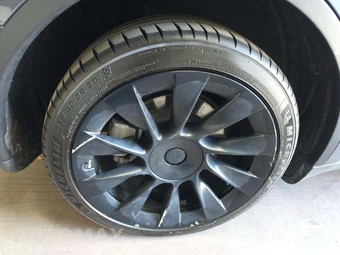 2023 Tesla Model Y Long Range - miniatura 23