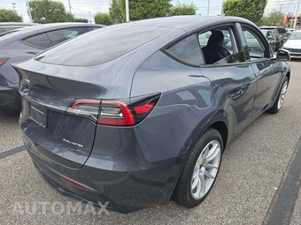 2023 Tesla Model Y Long Range - miniatura 3