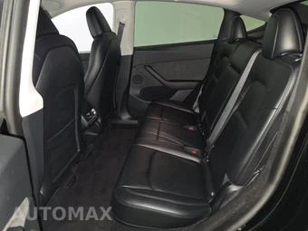 2023 Tesla Model Y Long Range - miniatura 13