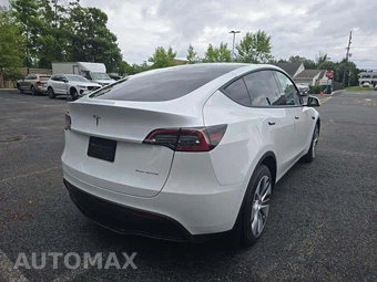 2023 Tesla Model Y Long Range - miniatura 3