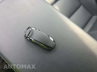 2023 Tesla Model Y Long Range - miniatura 8