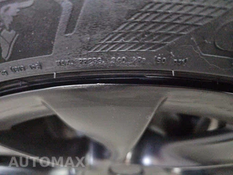 2023 Tesla Model Y Long Range - miniatura 23