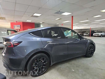 2023 Tesla Model Y Long Range - miniatura 3