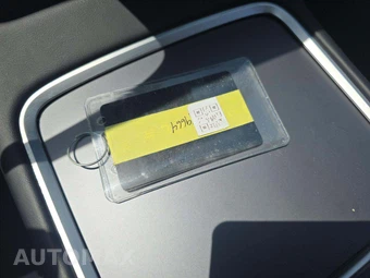 2023 Tesla Model Y Long Range - miniatura 8