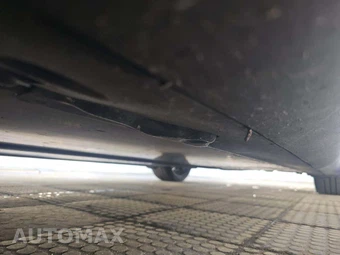 2023 Tesla Model Y Long Range - miniatura 7