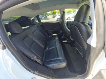 2023 Tesla Model Y Long Range - miniatura 14