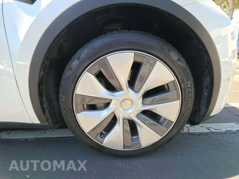 2023 Tesla Model Y Long Range - miniatura 26
