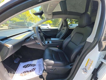 2023 Tesla Model Y Long Range - miniatura 3