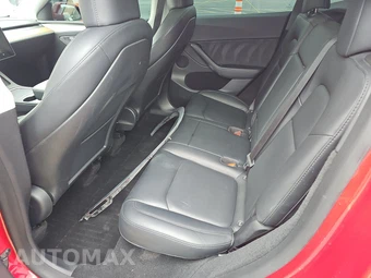 2023 Tesla Model Y Long Range - miniatura 13