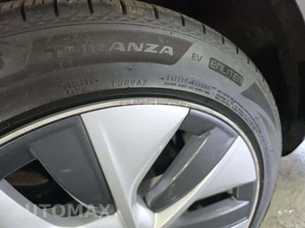2023 Tesla Model Y Long Range - miniatura 27