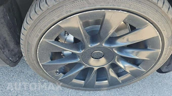 2023 Tesla Model Y Long Range - miniatura 22