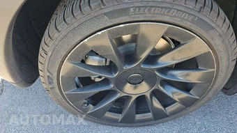 2023 Tesla Model Y Long Range - miniatura 26