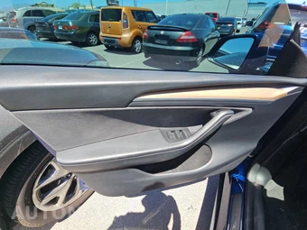 2023 Tesla Model Y Long Range - miniatura 9