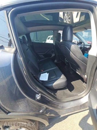 2023 Tesla Model Y Long Range - miniatura 16