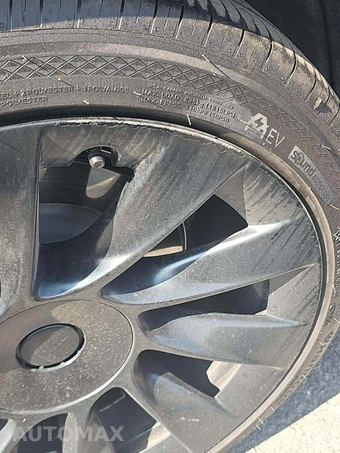 2023 Tesla Model Y Long Range - miniatura 23
