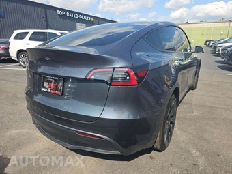 2023 Tesla Model Y Long Range - miniatura 3