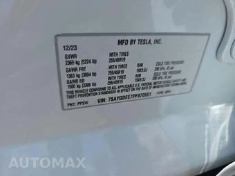 2023 Tesla Model Y Long Range - miniatura 2