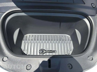 2023 Tesla Model Y Long Range - miniatura 20