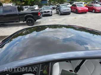 2023 Tesla Model Y Long Range - miniatura 12